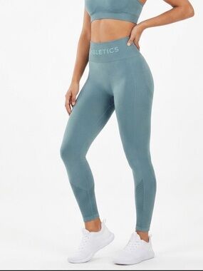 Fabletics Oasis High-Waisted Seamless Mesh Leggings – Sage Green L